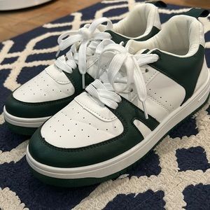 Women’s stylish sneakers